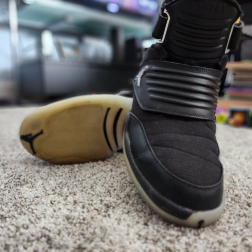 NIKE AIR JORDAN SIZE 9 INDOOR BASKETBALL COURT USE ONLY